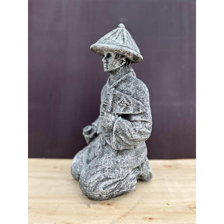 Térdelő szamuráj 43cm