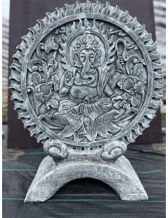 Lábon álló Ganesha szobor