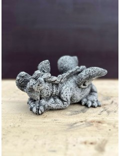 Kacsintó sárkány szobor