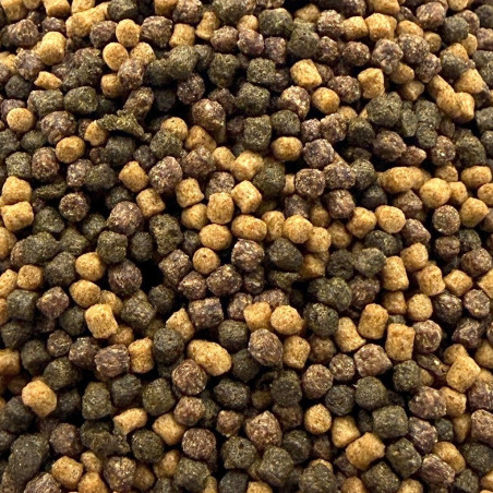 Színfokozós koi haltáp 3 mm  ( 1250 ml / 530 g )