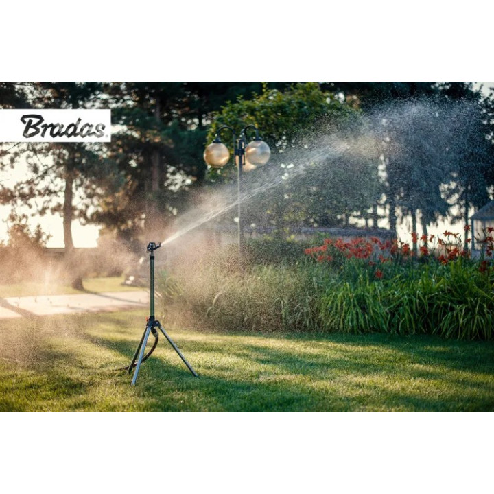 Kalapácsos szektoros cink szórófej állványon