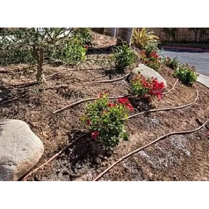 PC csepegtető cső Dynomac PC DN 16 mm 33 cm, 2 l/h, 400 m nyomás kompenzált ( föld alá is fektethető ) ( 149 Ft / m )